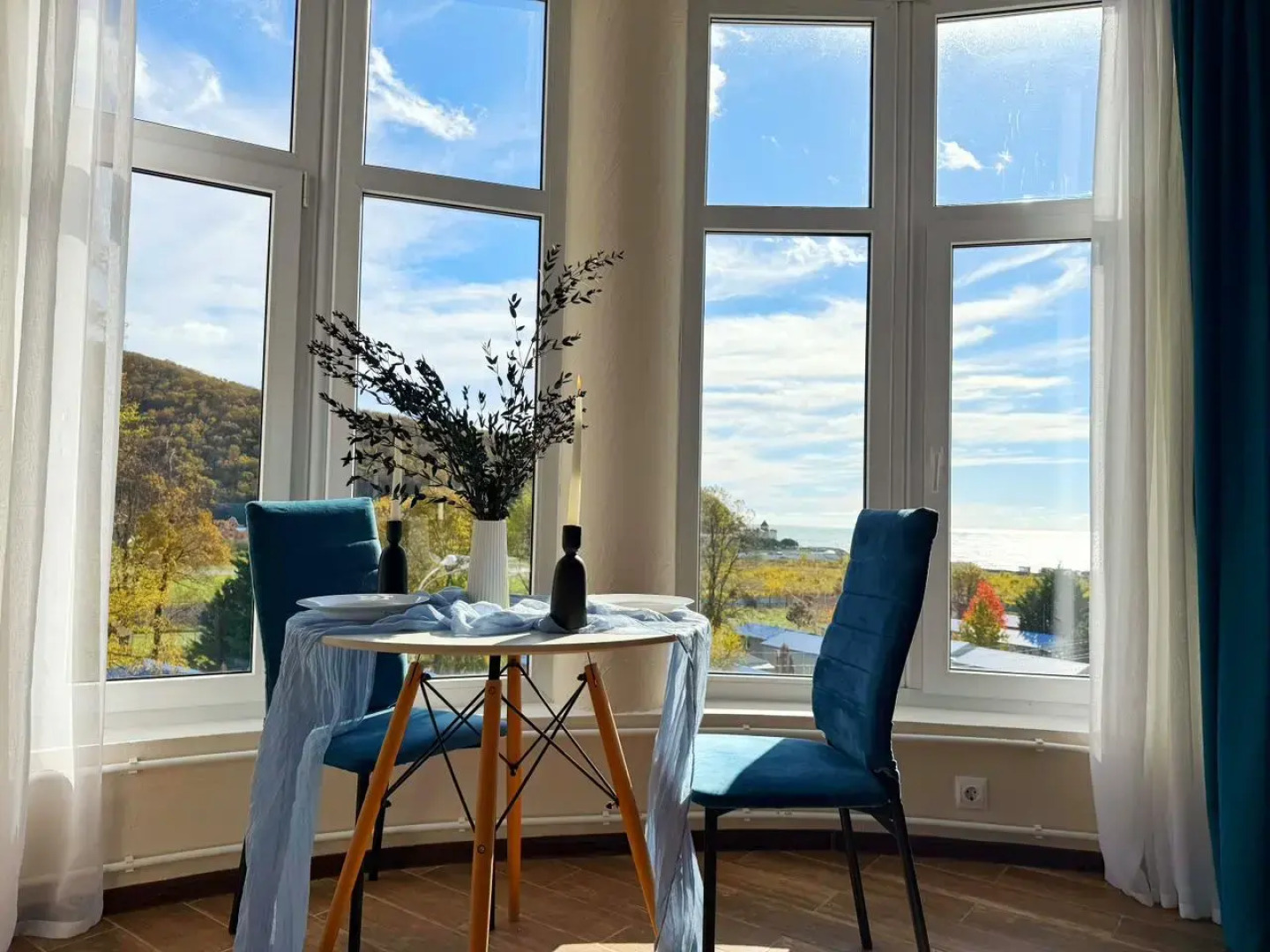 Апартаменты с Видом на Море и Горы в 3 Минутах от Пляжа