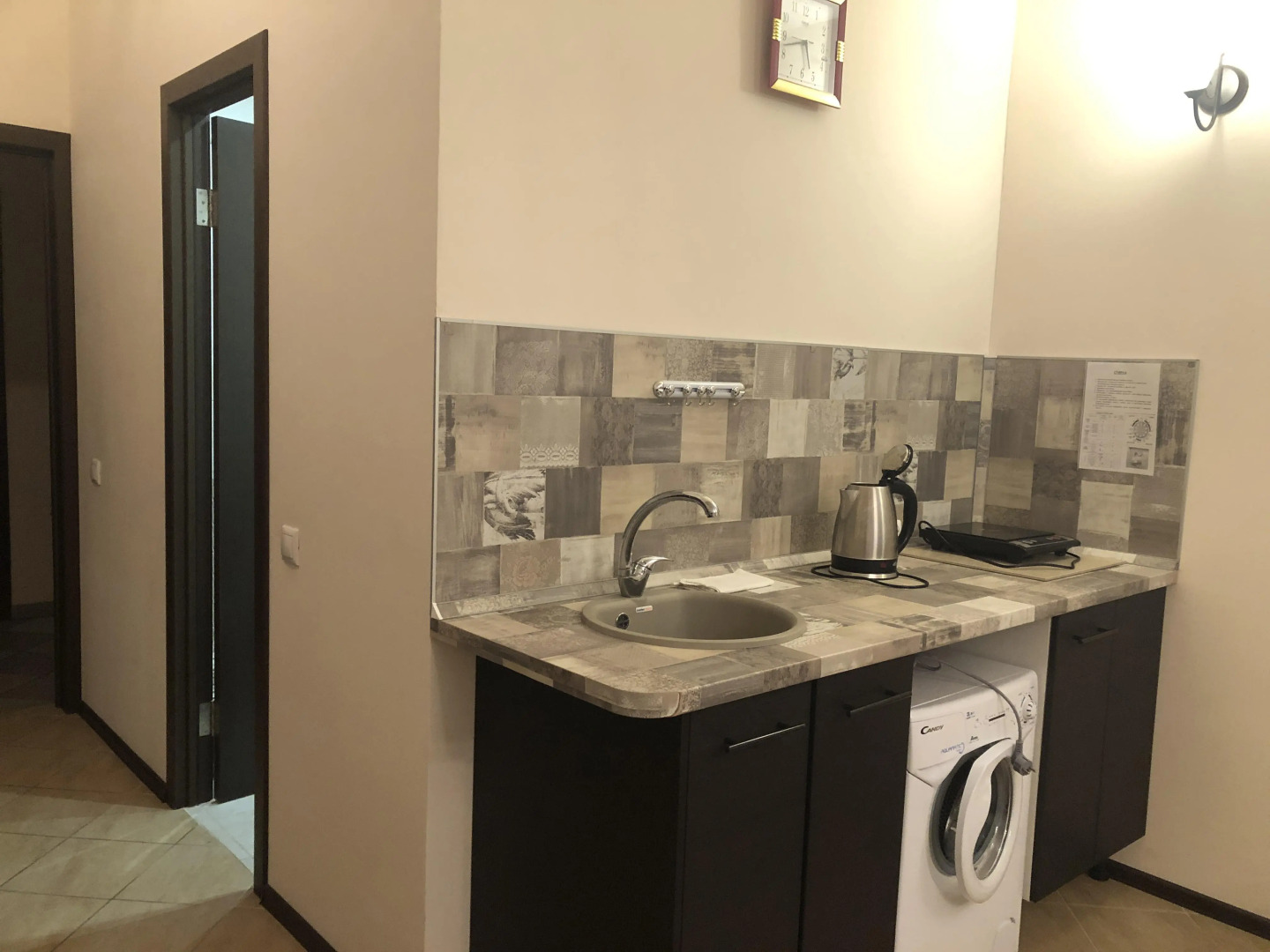 Гостиница Мир на Карбышева