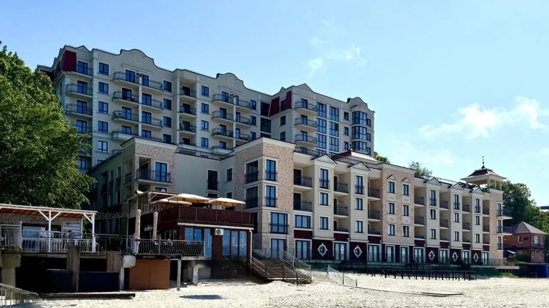 Апартаменты уютные ApartMari Пионерский: с видом на море, первая линия с выходом на пляж