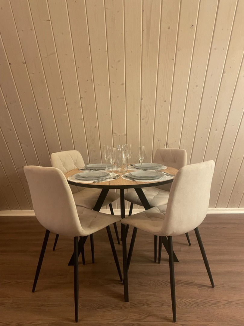 Дом А-фрейм с банным чаном у леса