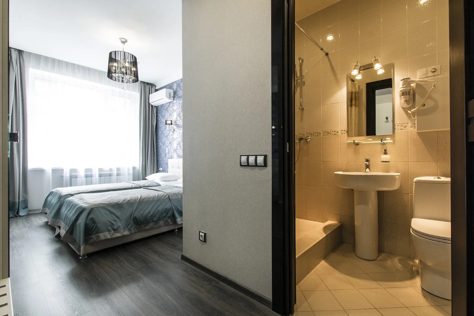 Отель Корона