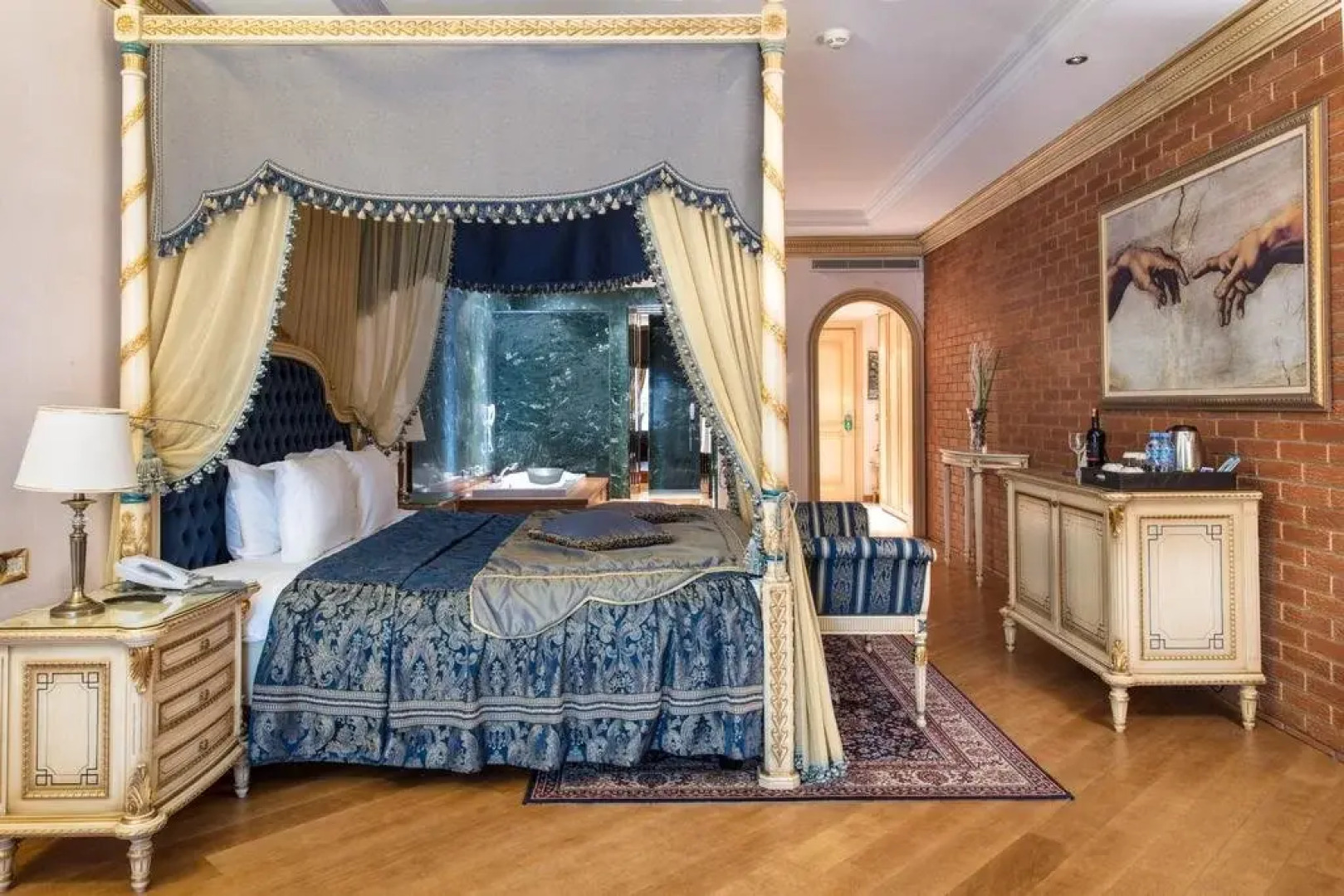 Отель Xheko Imperial