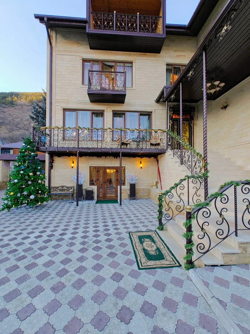 Отель Golden House