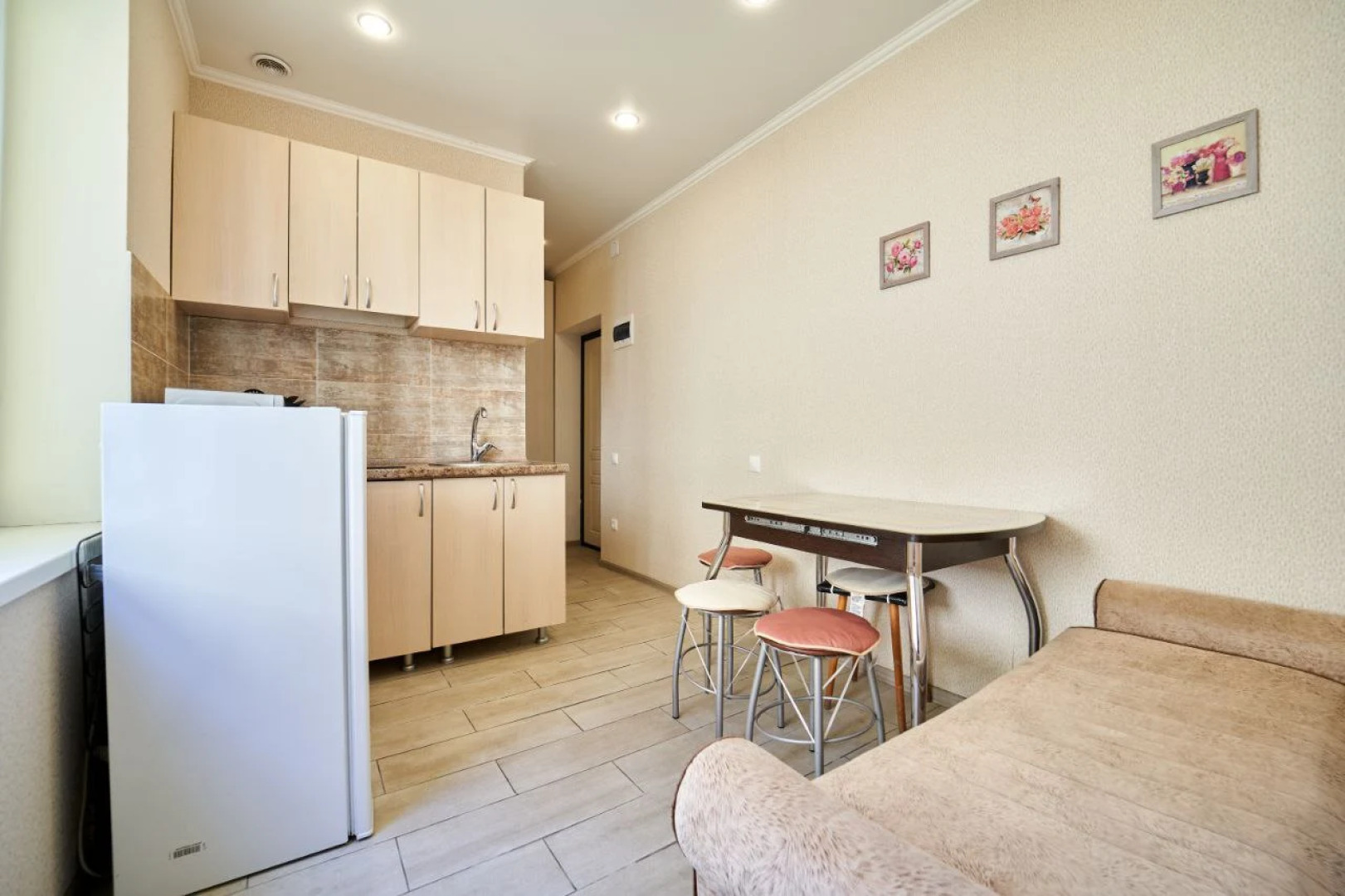 Апартаменты 2-х Комнатные на Перелетной