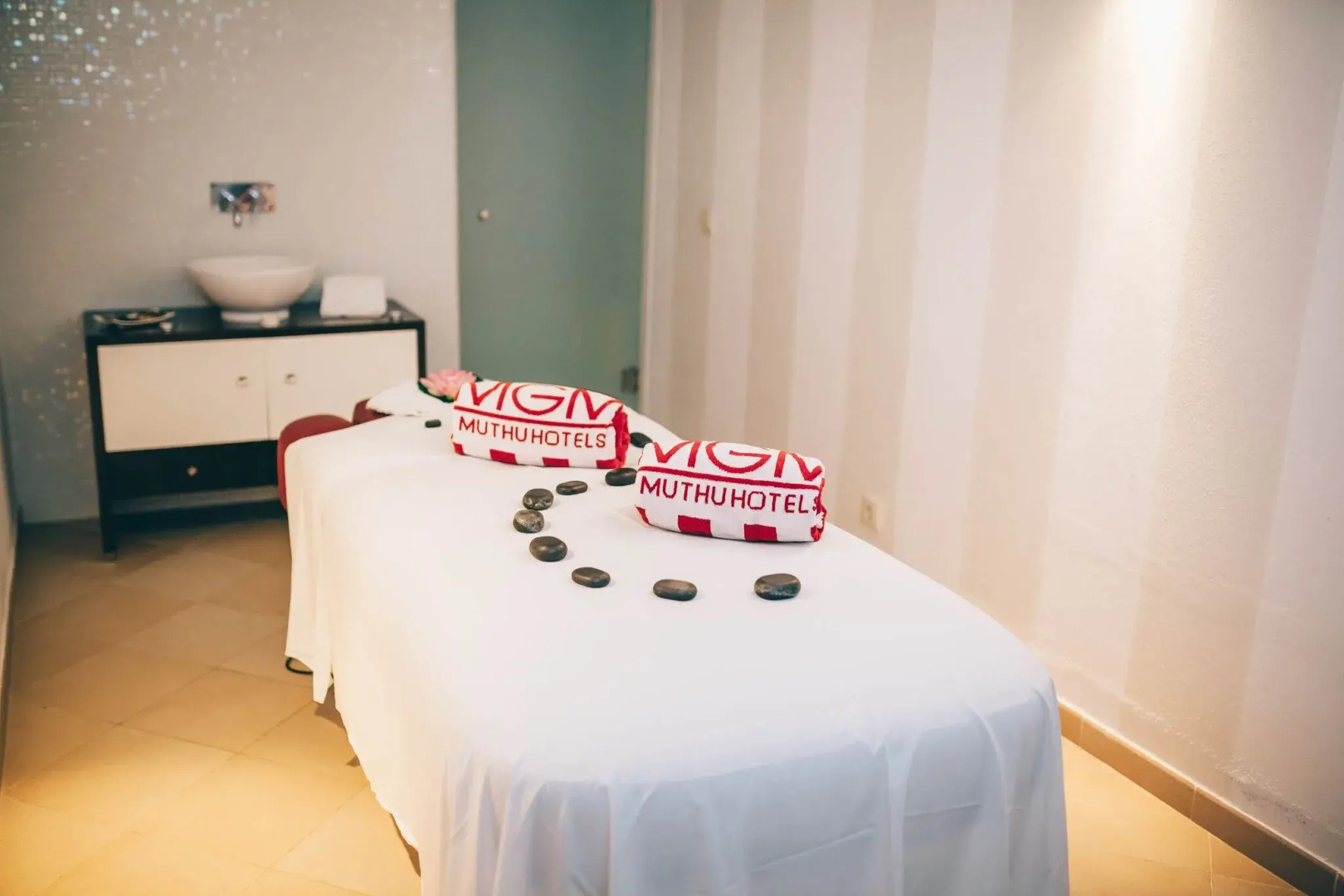 Отель Grand Muthu Forte do Vale