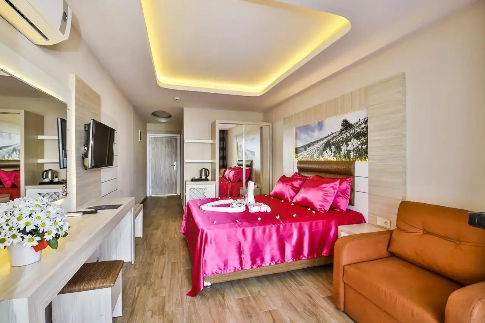 Opia Hotel