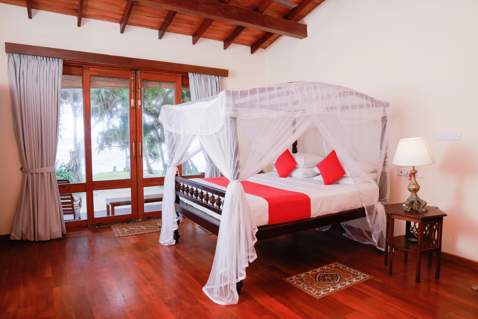 South Point Villa - 3 bedroom Beach Front Villa