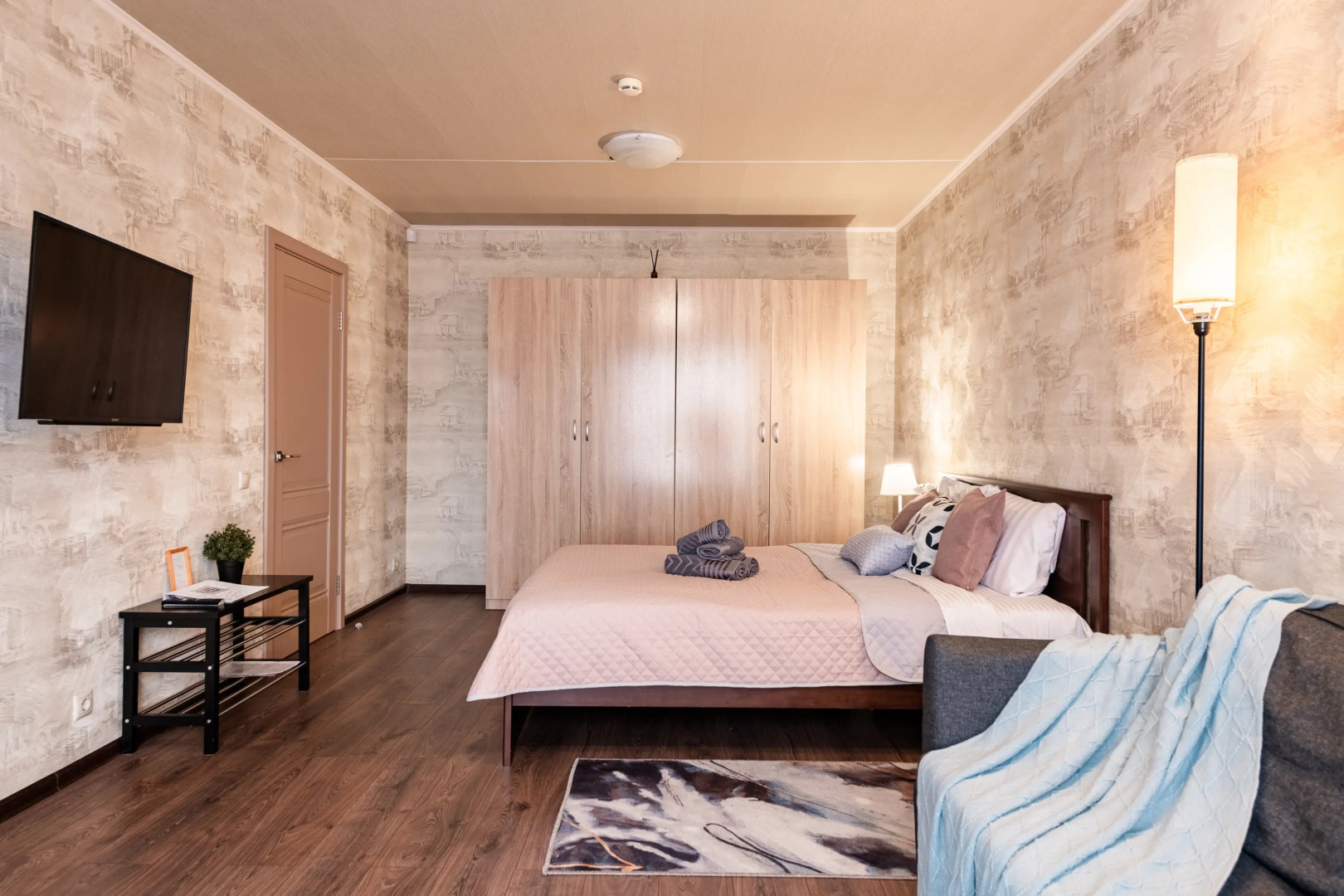 Квартира Просторная Natali на Метро Аннино