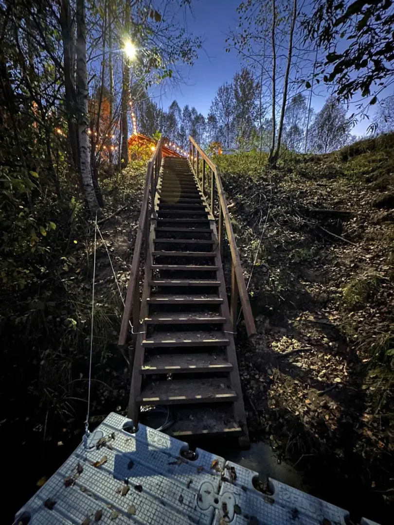 Частный дом Стильный Уютный с Чаном и Баней в Лесу прямо на Берегу Реки