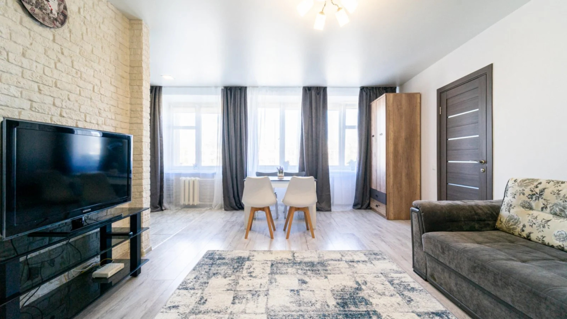 Апартаменты Apartments in the centre of Minsk on Pr. Nezavisimosti 52