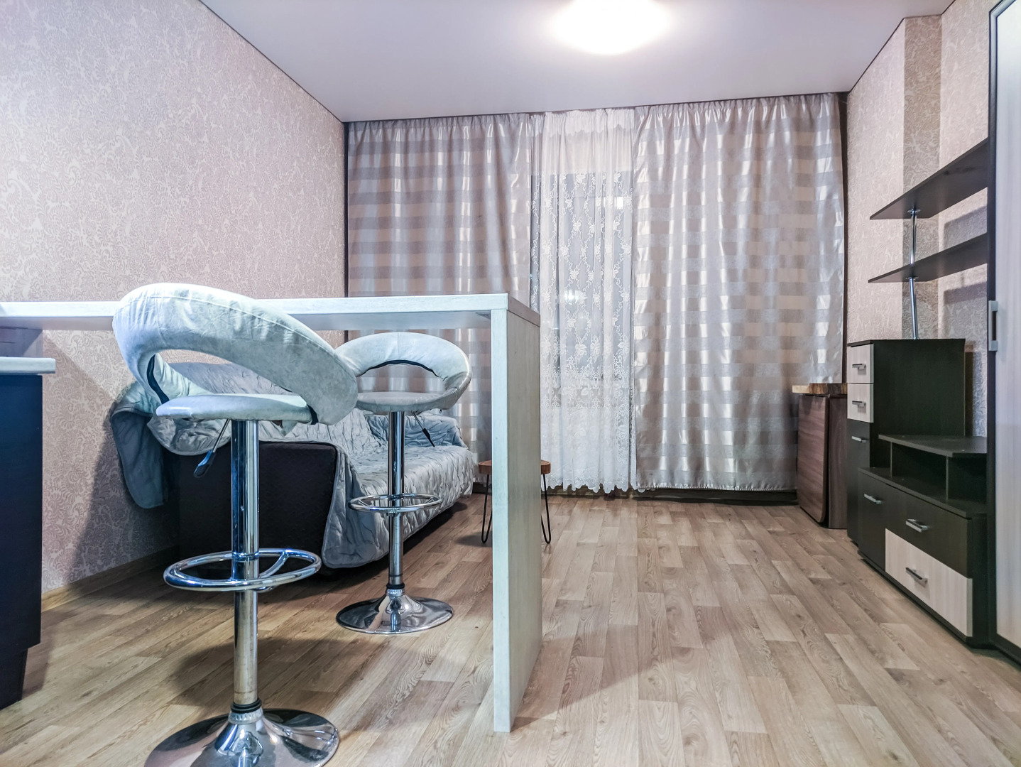 Квартира в Престижном Районе с Видом на Реку и Парк