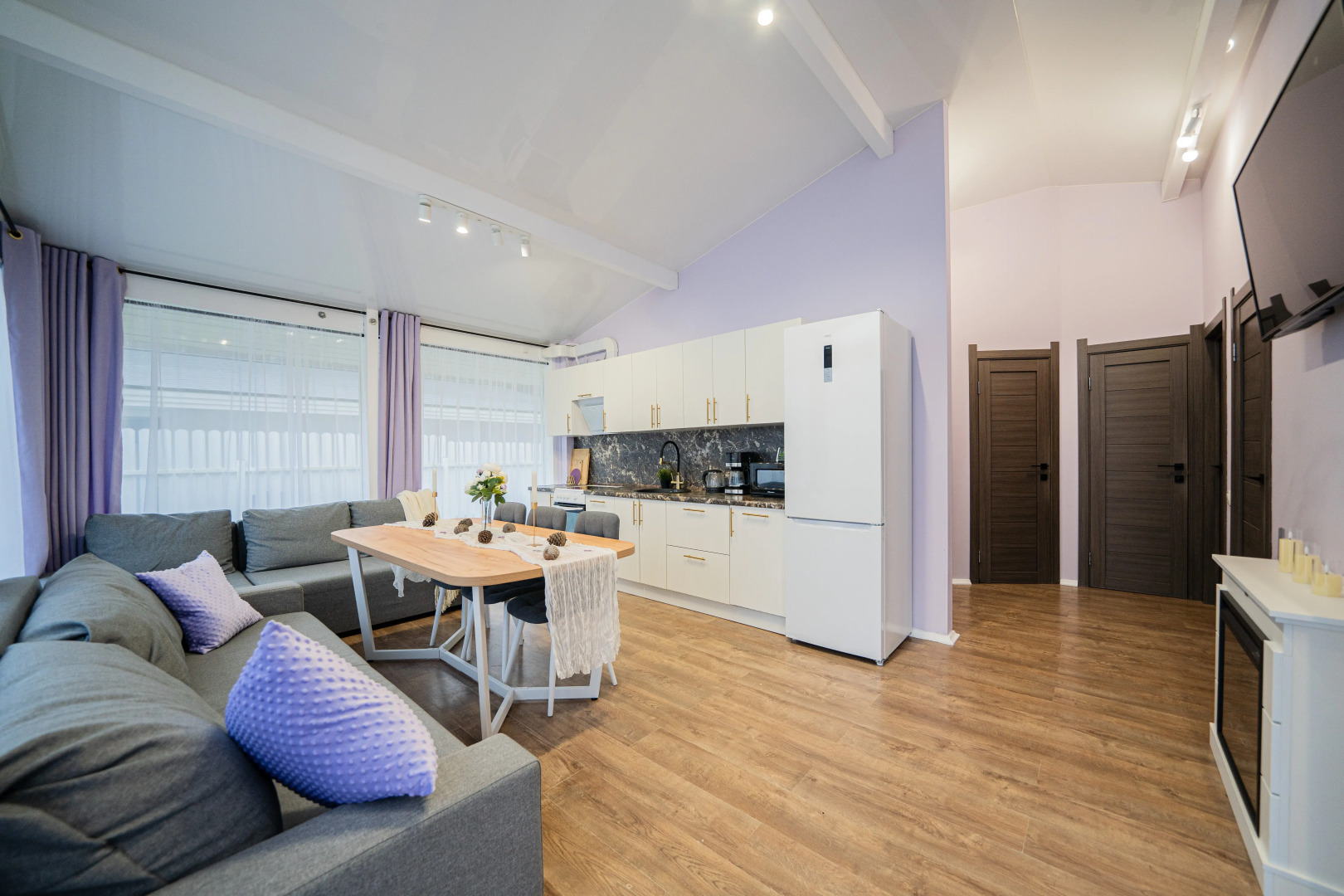 Частный дом Вилла Лаванда с камином у озера