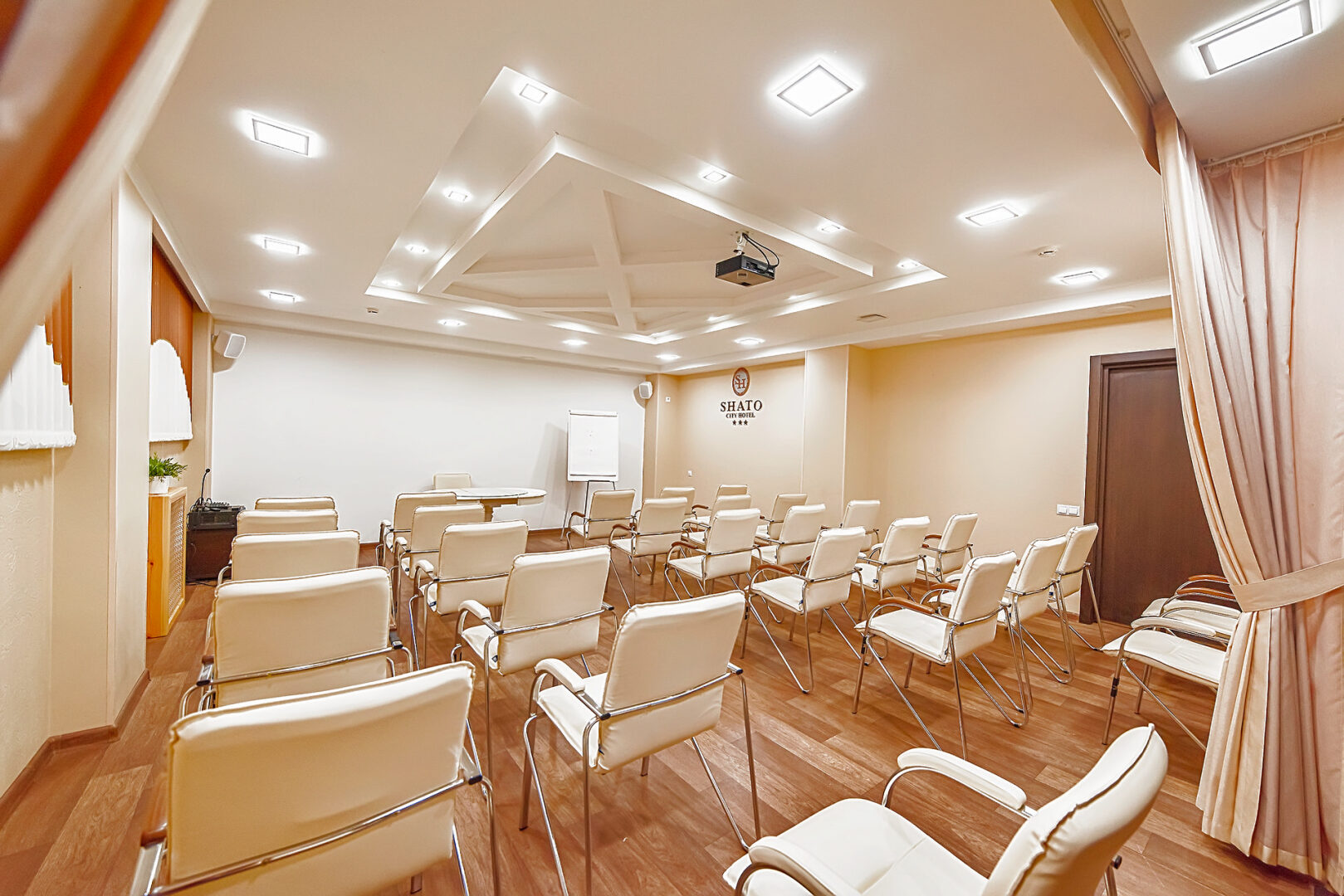 Отель Shato City