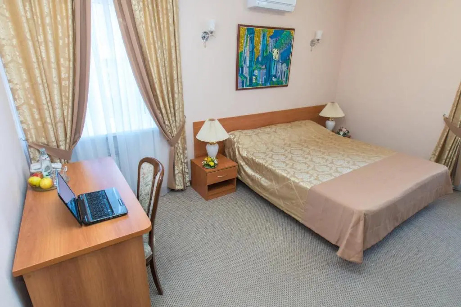 Отель Виноград