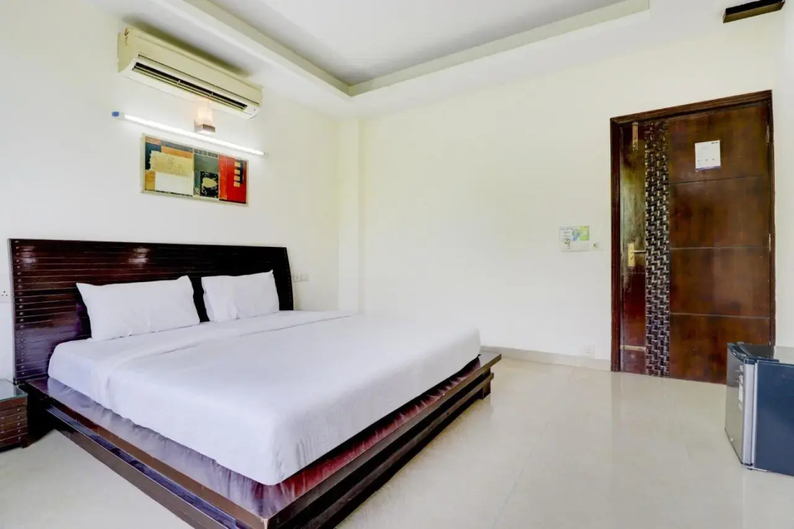 Отель Blue Moon Residency Hotel & Restaurant