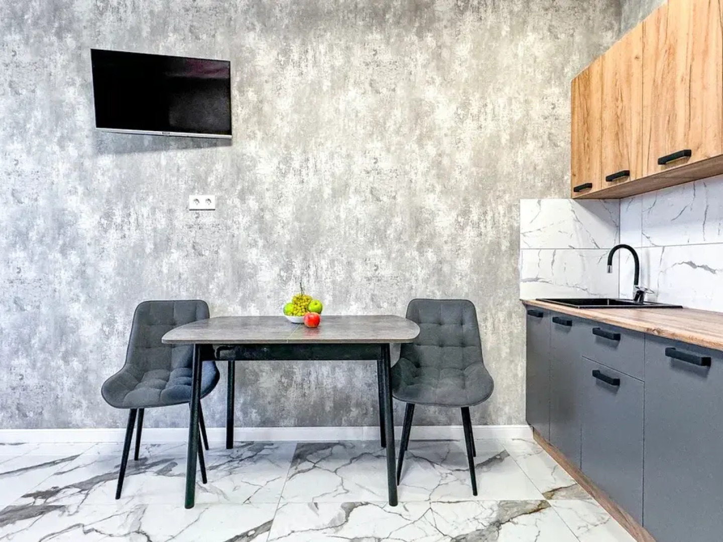 Квартира Уютная студия с балконом в новом доме Крымск Хоум