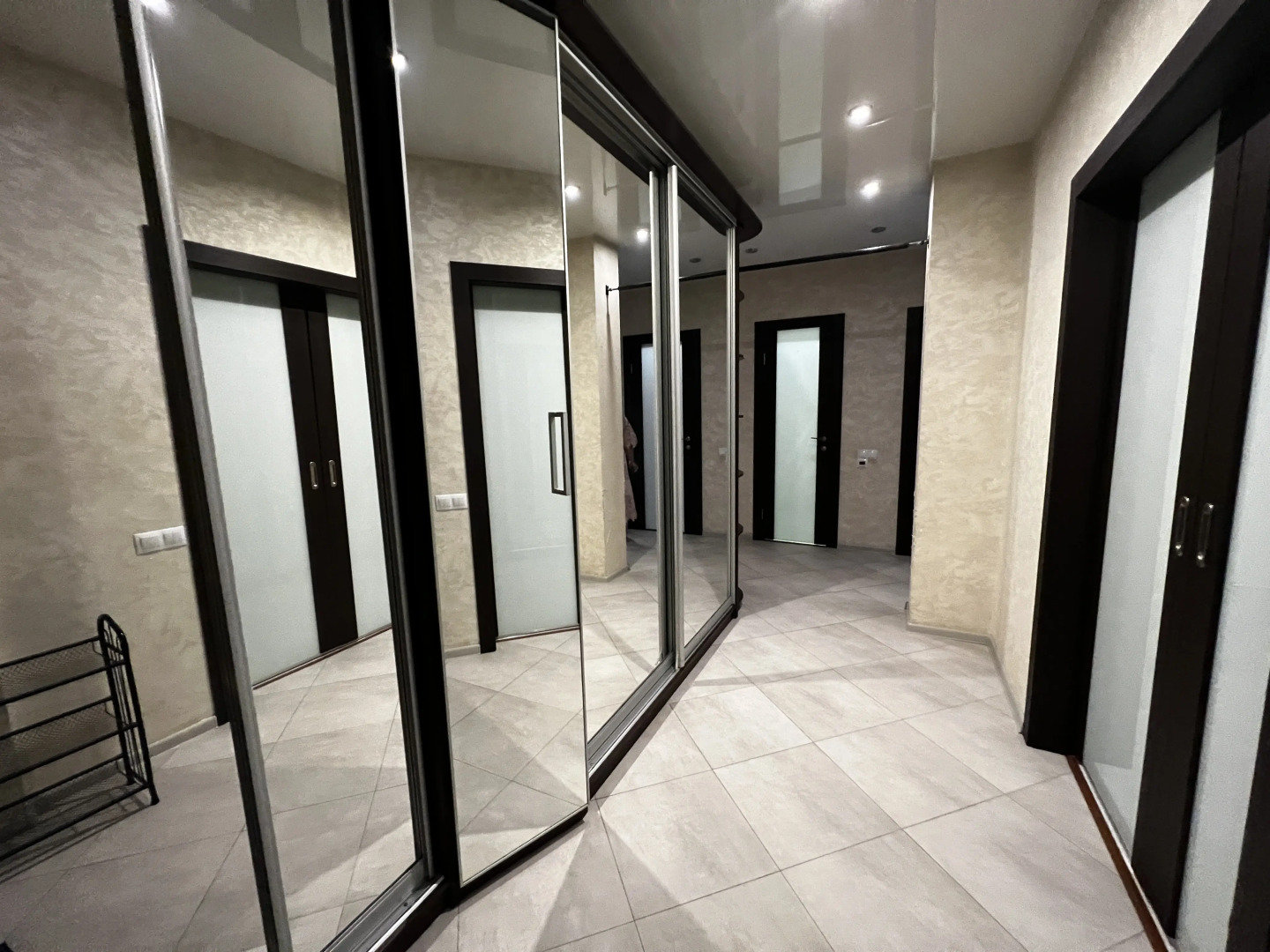 Апартаменты Квартира AlexHome РП Свердловский Михаила Марченко 8