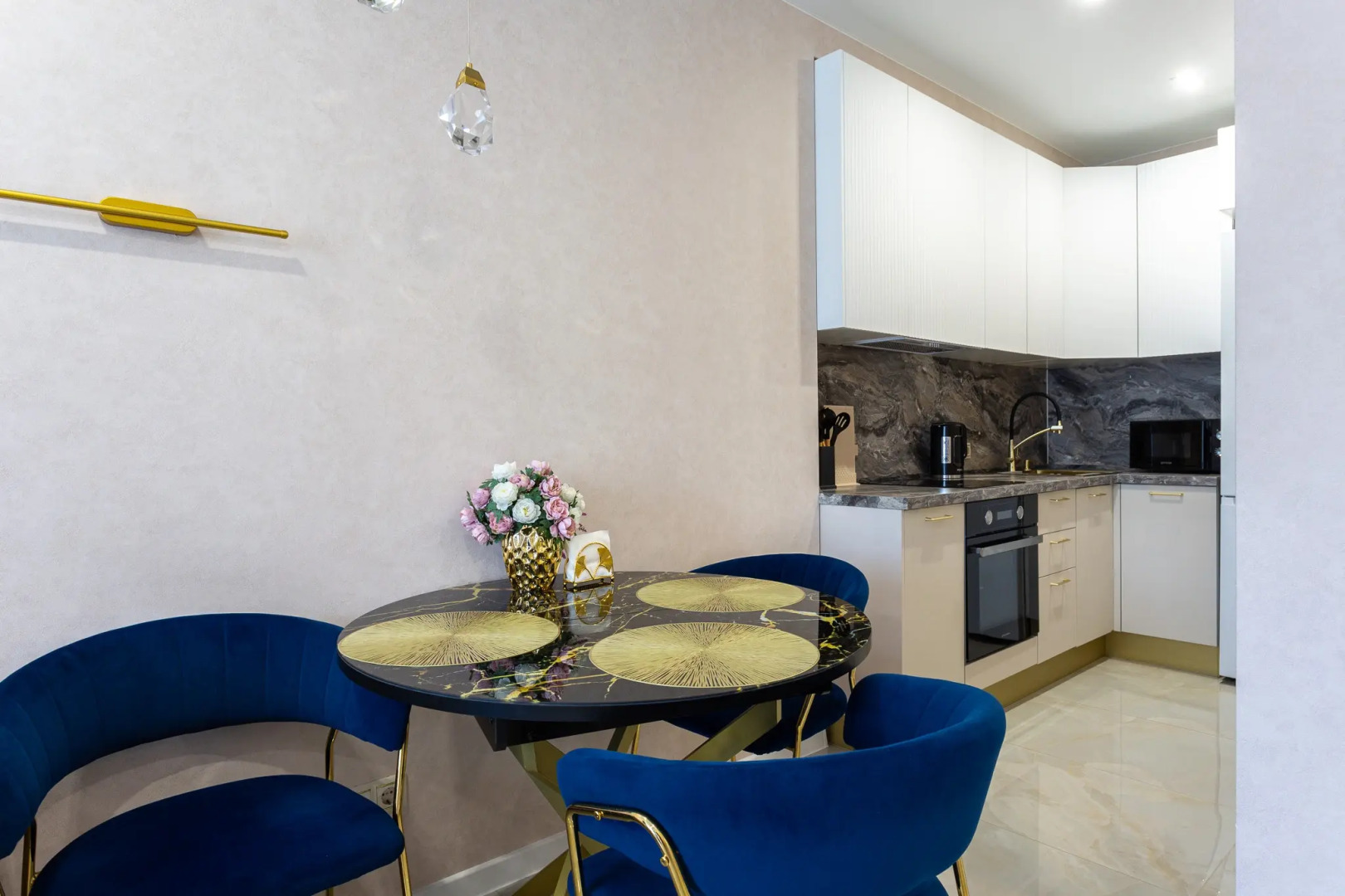 Квартира уютная двухкомнатная с балконом в мкр Кудепста