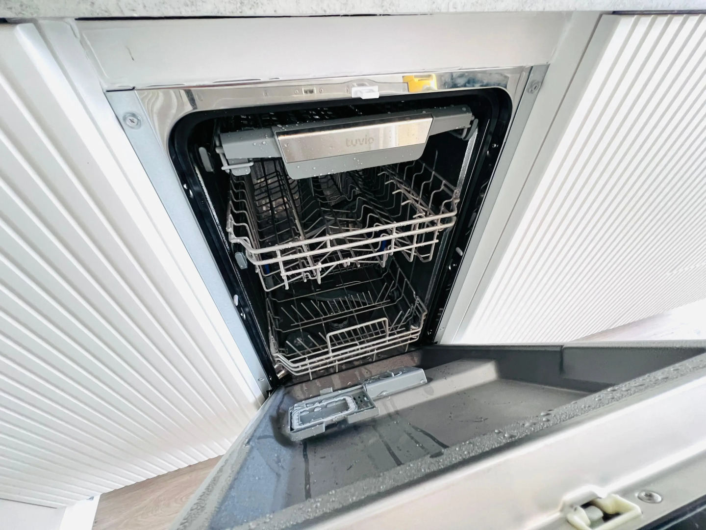 Апартаменты студия на Новоостаповской 20