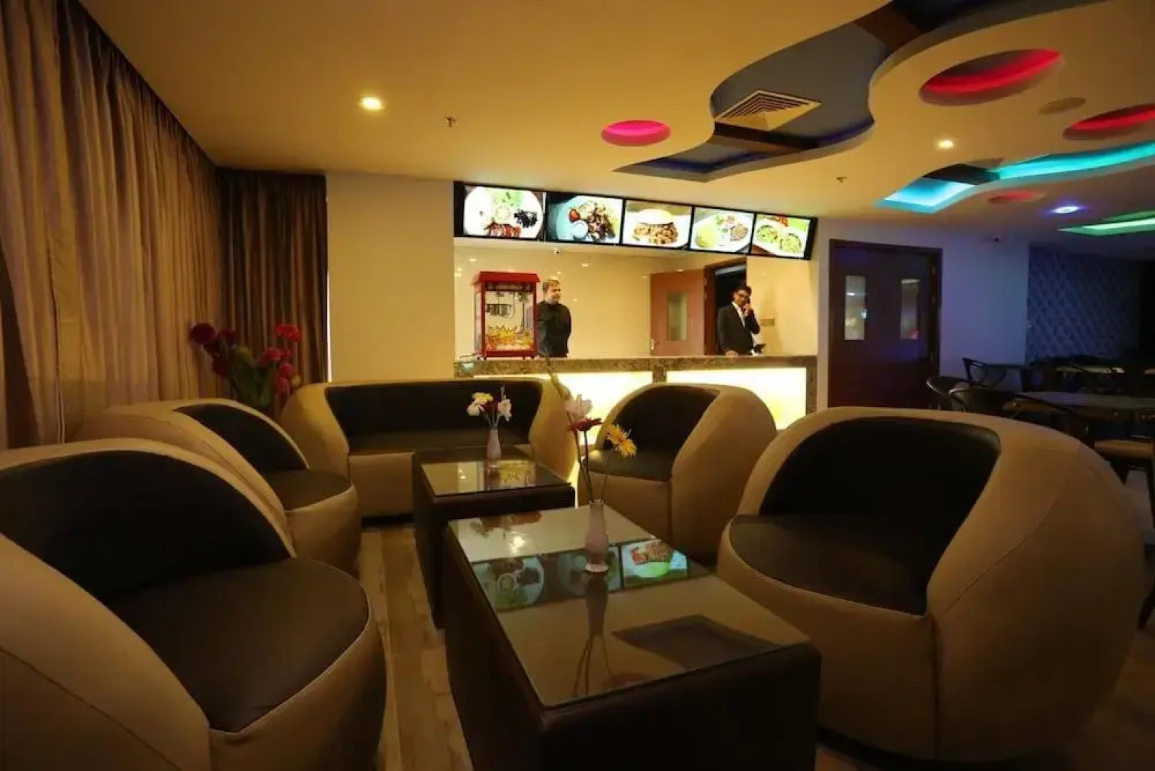 Отель Zabeer Hotel International