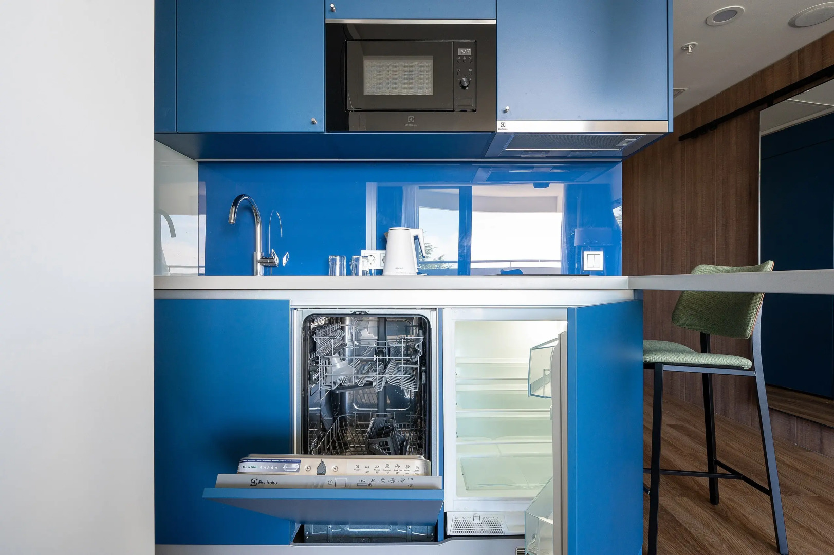 Апартаменты в отеле с видом на море. Космос 522