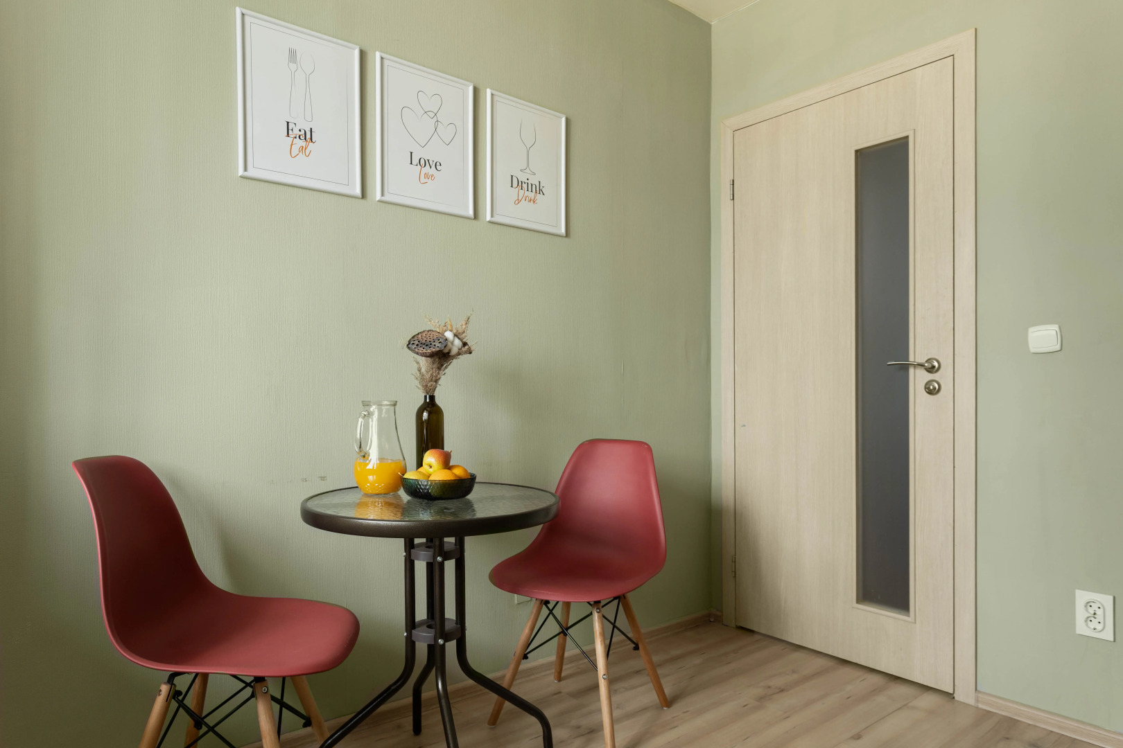 Апартаменты с Видом на Реку Нева