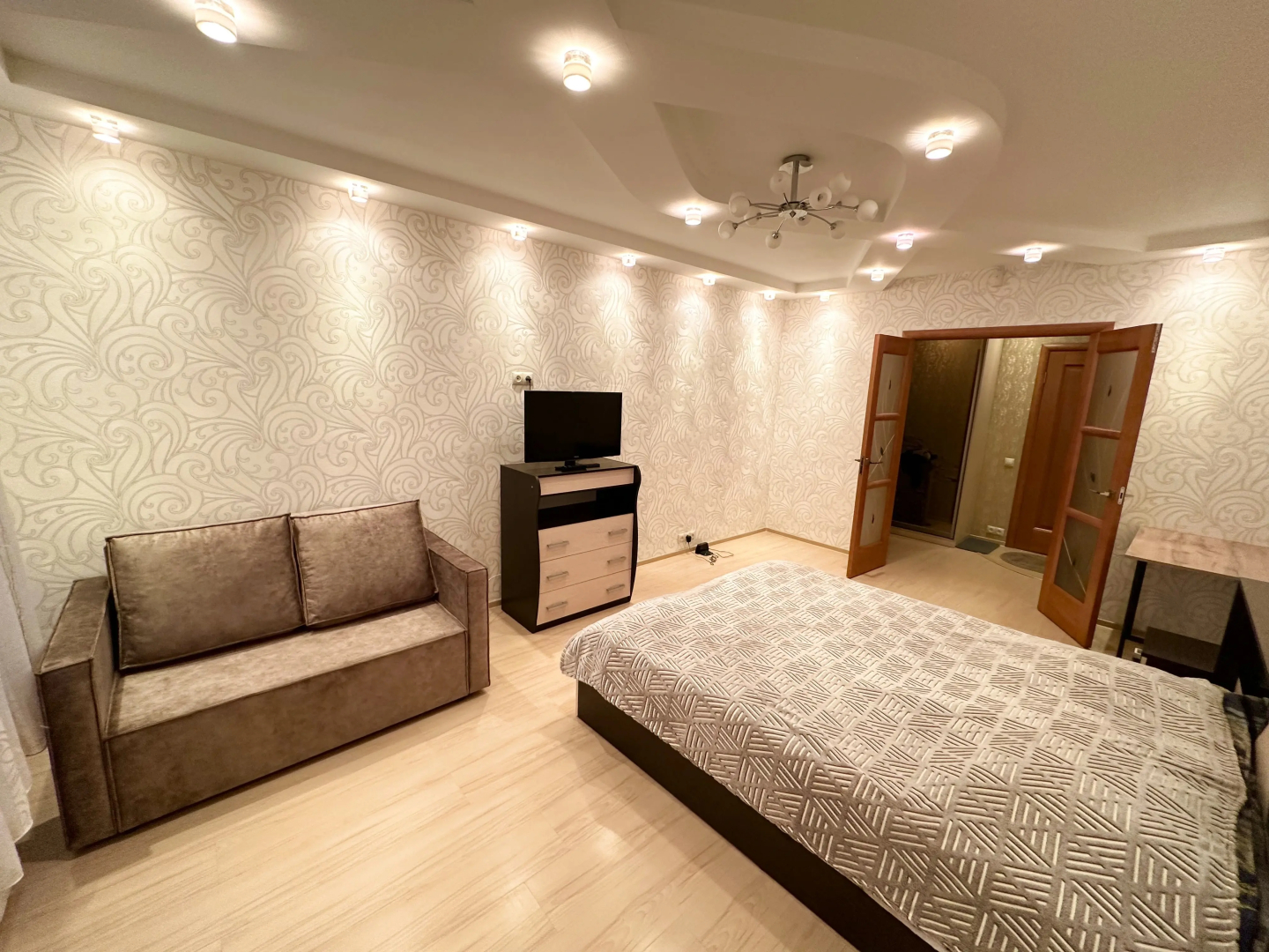 Квартира Хрустальная 37к1