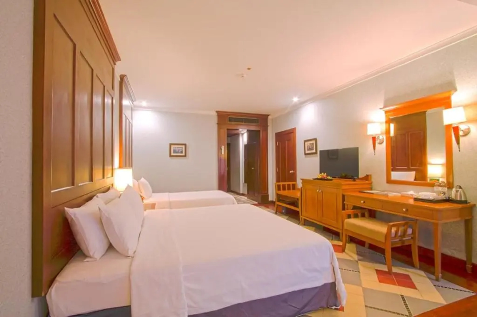 Отель Long Beach Garden Hotel & Pavilions