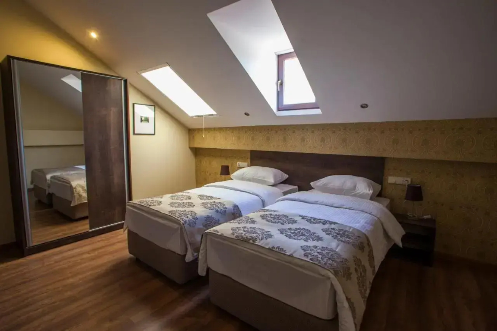 Отель Tekla Palace