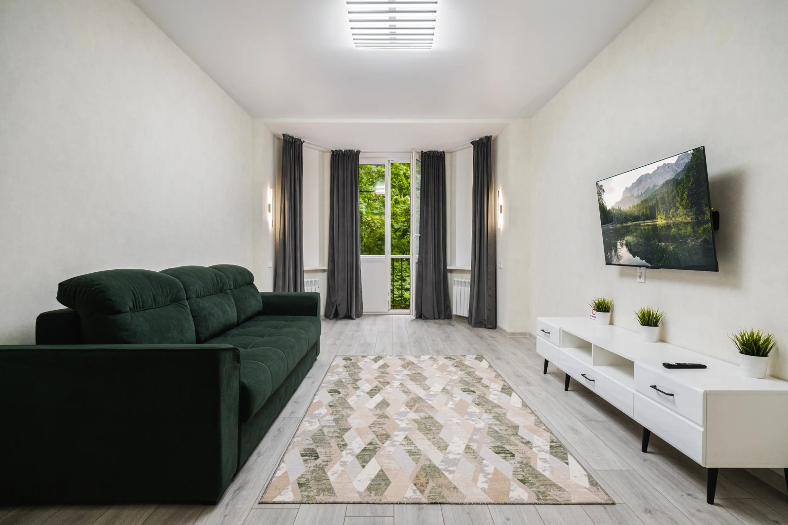 Апартаменты у ЖД вокзала на улице Кирова 4