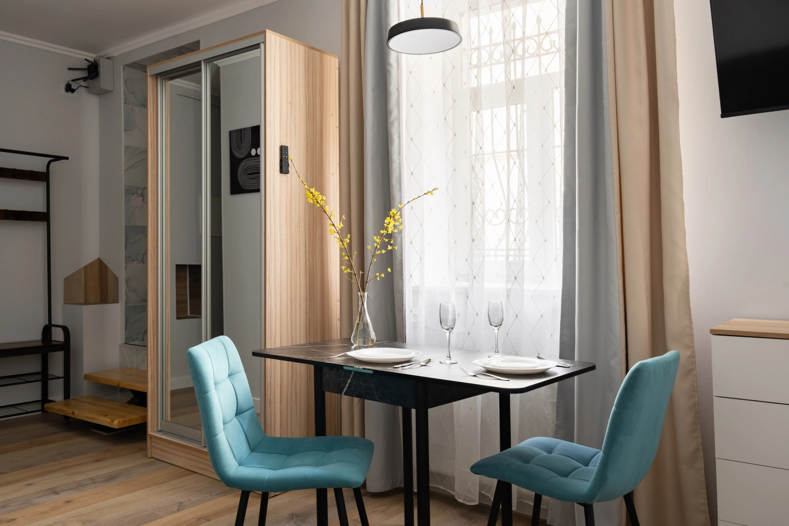 Апартаменты Let Your Flat Season