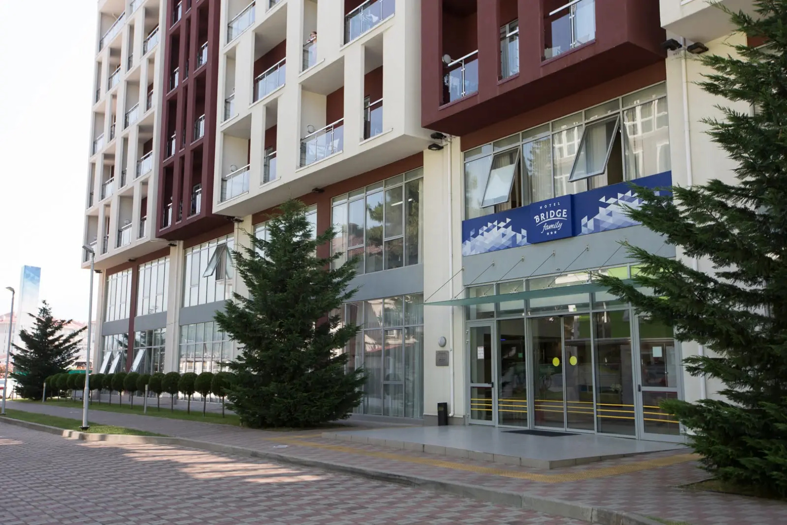 Отель Bridge Family