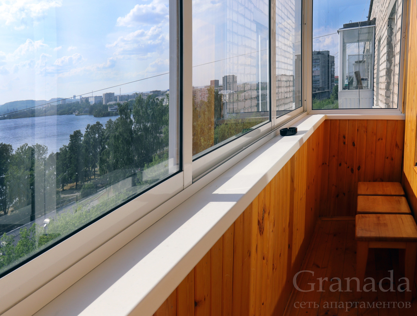 Апартаменты Granada Тихая уютная однокомнатная с шикарным видом на город и пруд