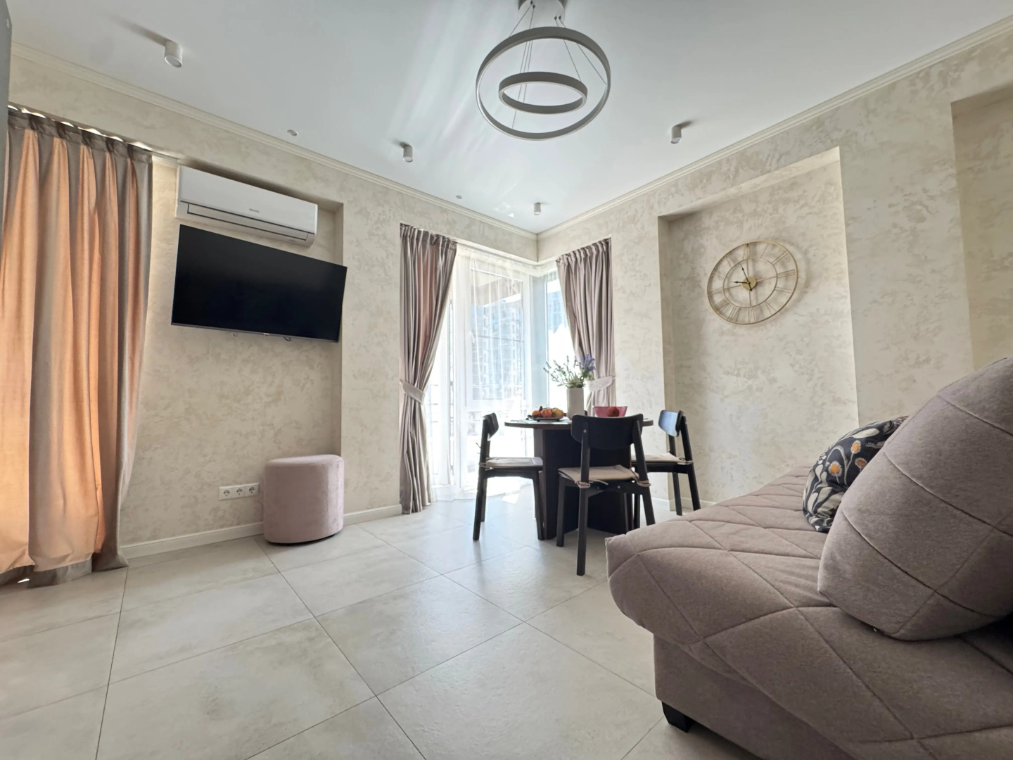 Квартира в  доме с бассейном рядом с морем