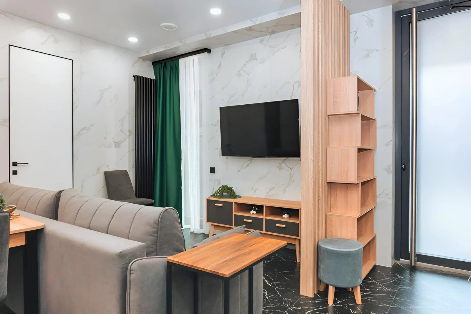 Апартаменты в Центре Сочи 10 Минут до Моря АК Архитектор с Террасой и Двумя Отдельными Спальнями Люкс