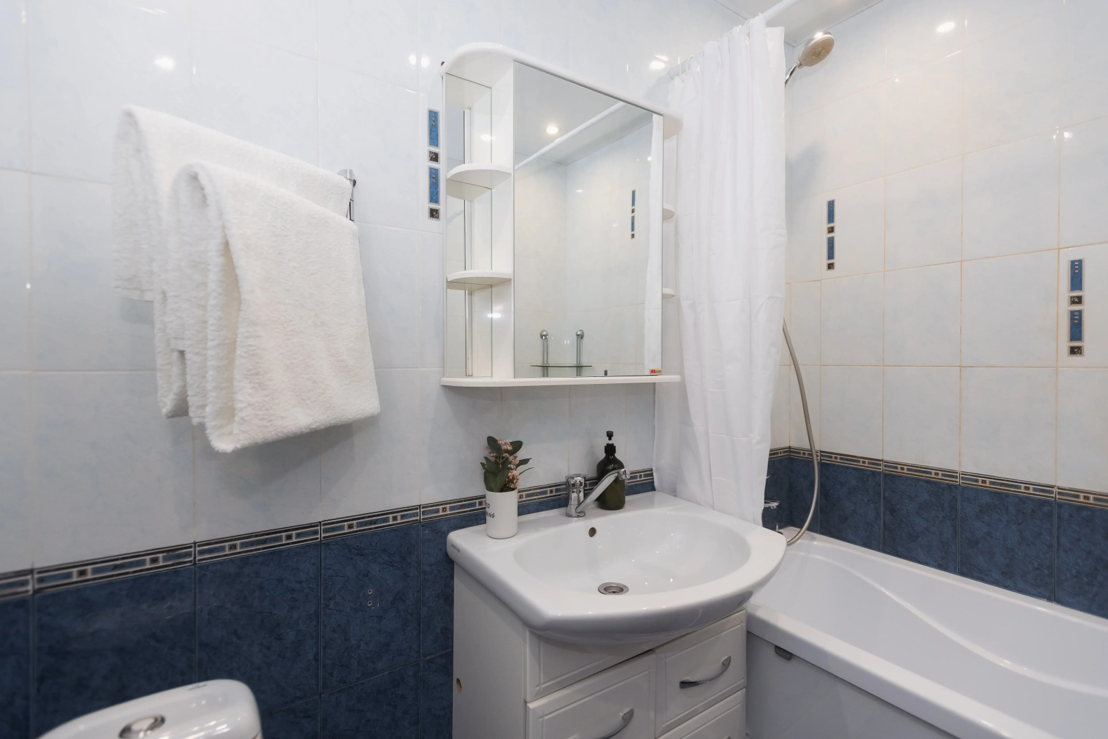 Квартира ApartHause у Южного Автовокзала и ТРЦ Мегаполис