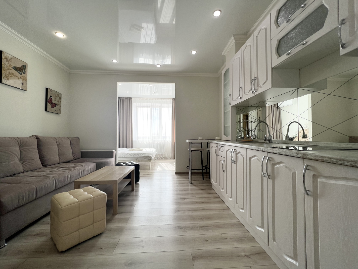 Апартаменты на Камзина 41/3 -1