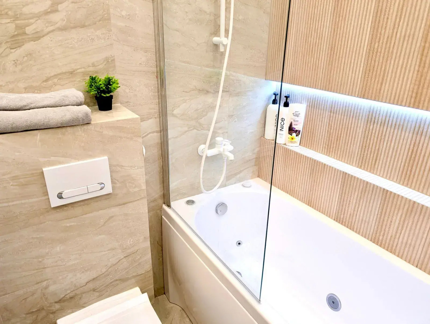 Апартаменты Аппартаменты на высоком этаже в ЖК Академик