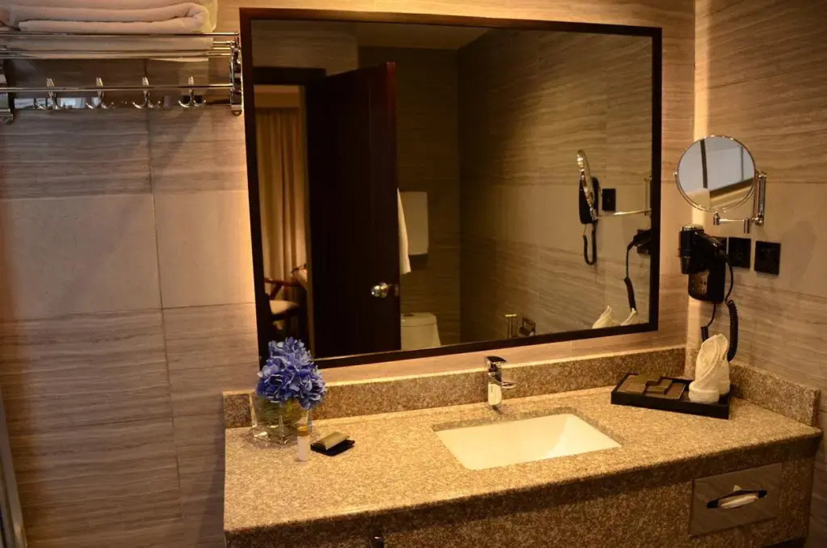 Отель Four Seasons Inn