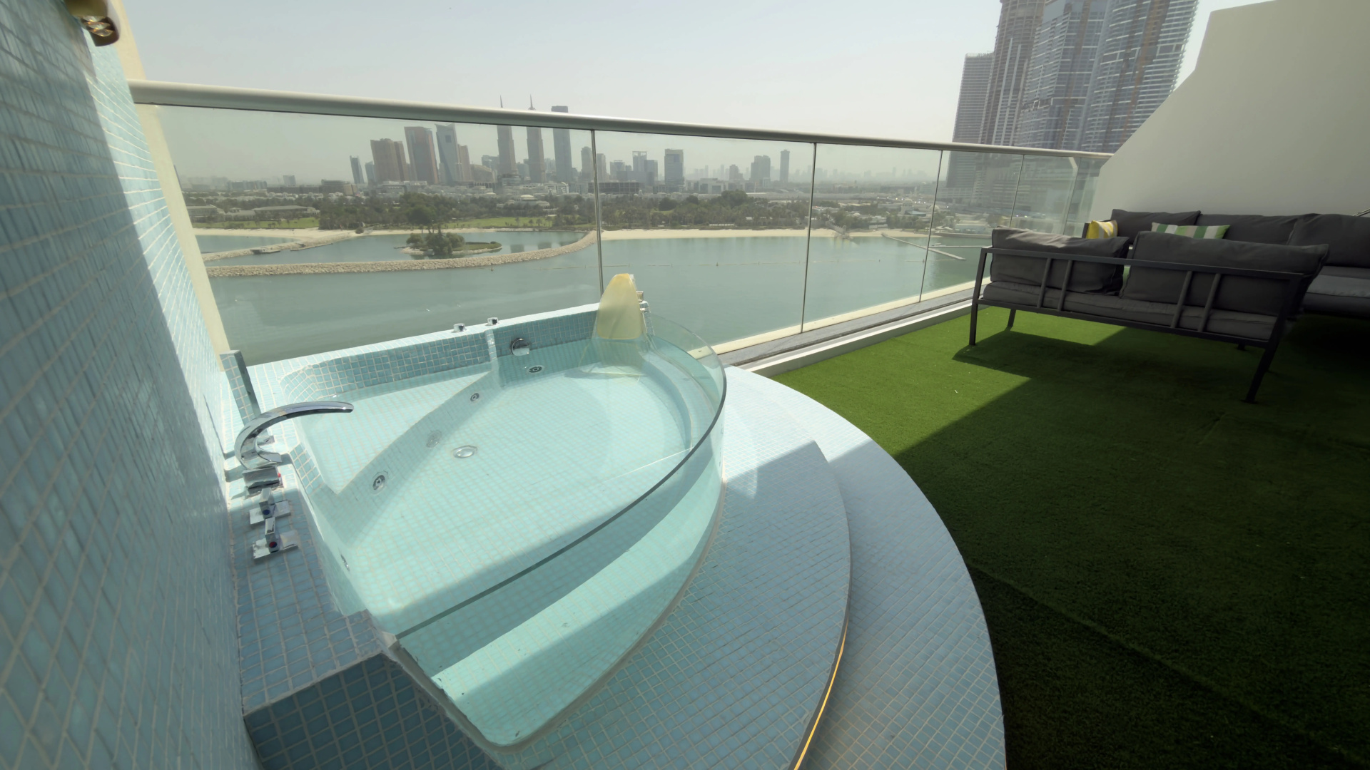Апартаменты Highend Ultra Luxury Azure Residences