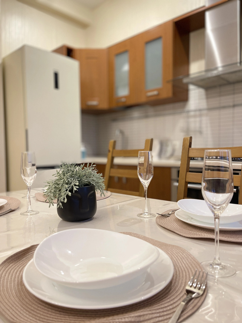 Апартаменты трёхкомнатные в центре города с балконом