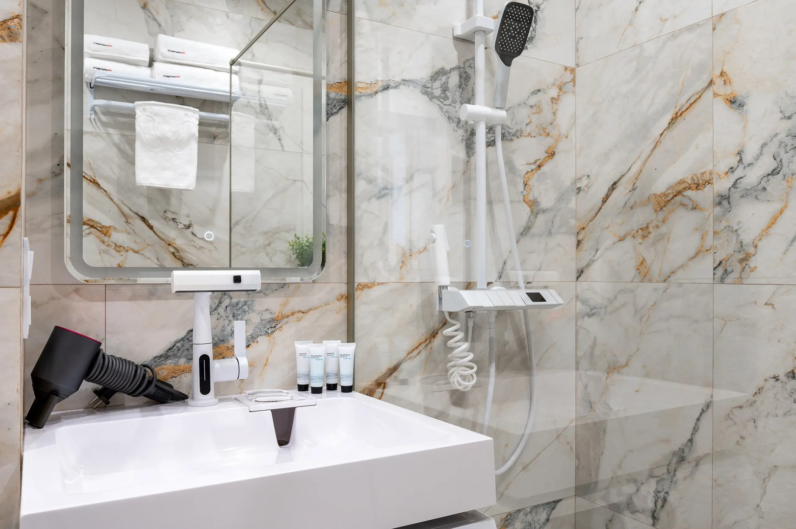 Апартаменты Red Apartments Атлантис апартамент Гермес