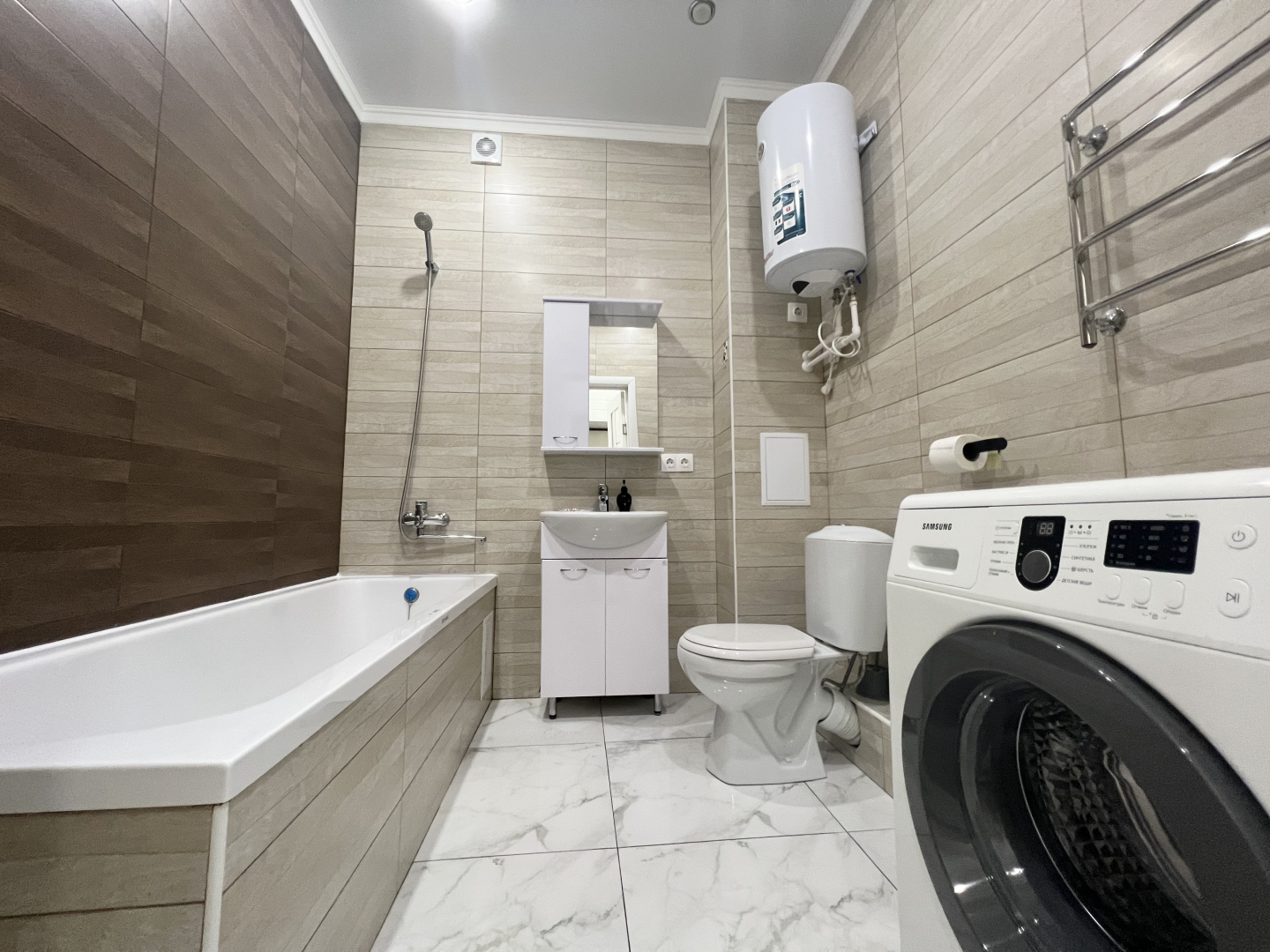 Апартаменты на Камзина 41/3 -2