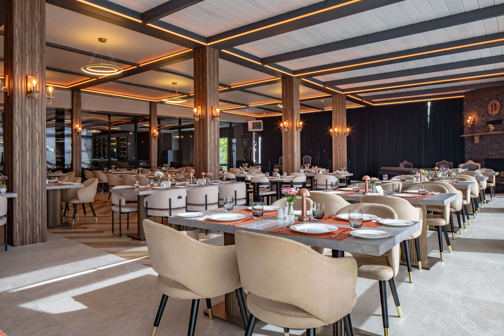 Royal Stay Palace Hotel