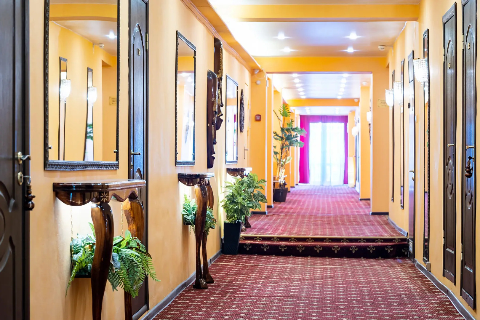 Отель Jenavi Club