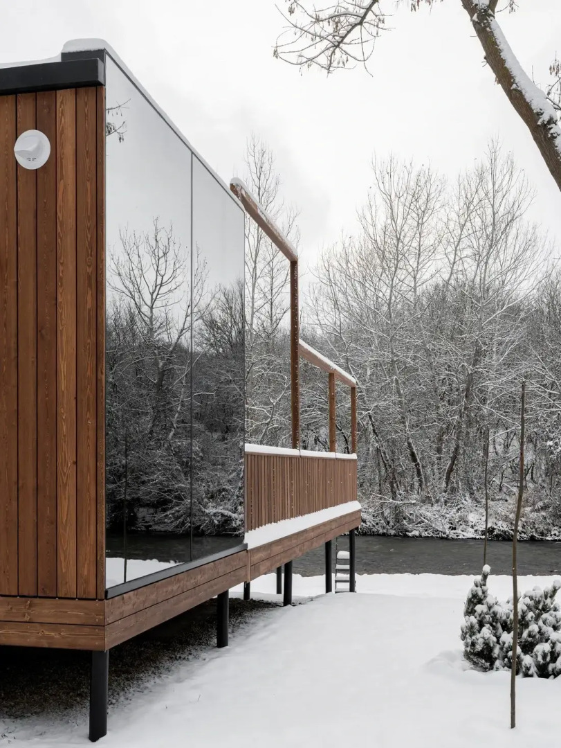 Частный Дом на Берегу Реки с Приватной Террасой и Джакузи