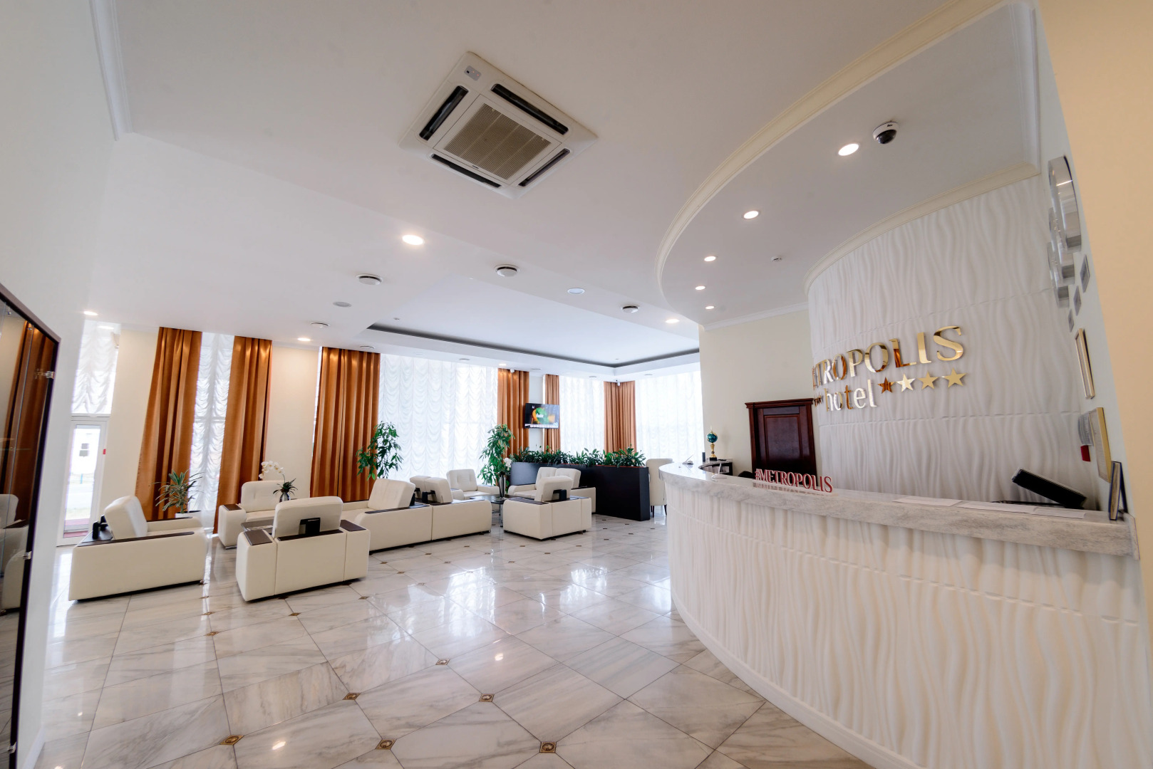 Отель Метрополис