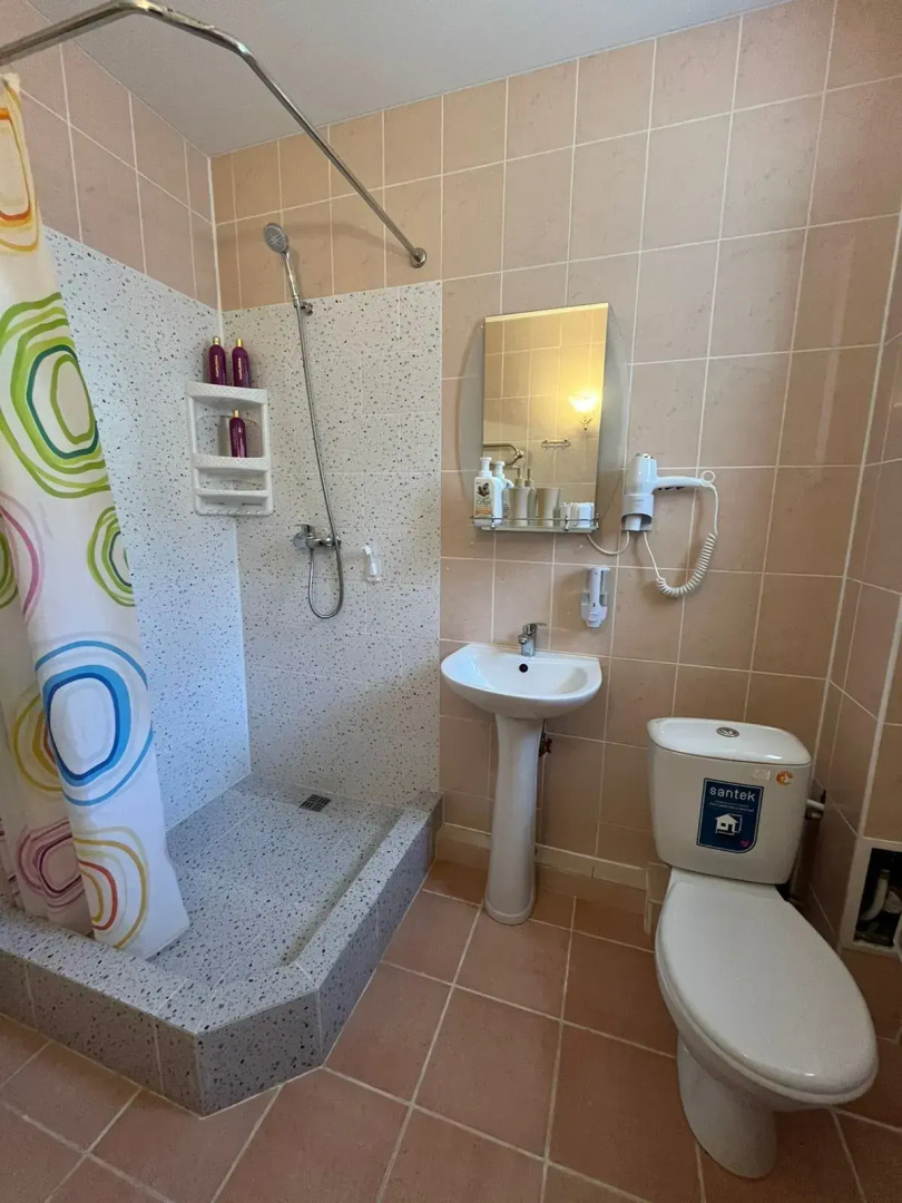 Апартаменты №2 Стандарт, 1 линия, боковой вид на море (4чел)