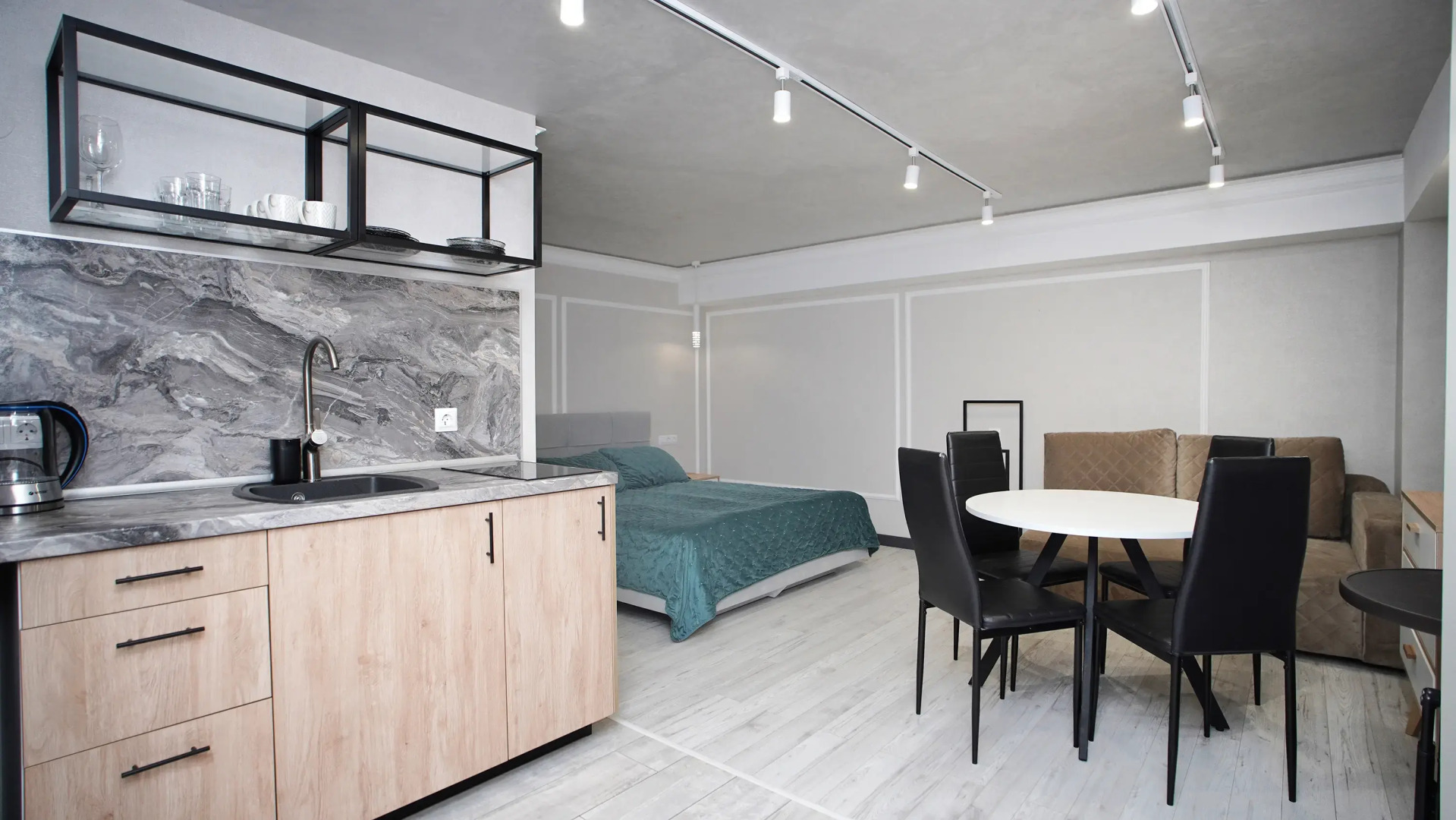 Апартаменты с Террасой и Видом на Горы