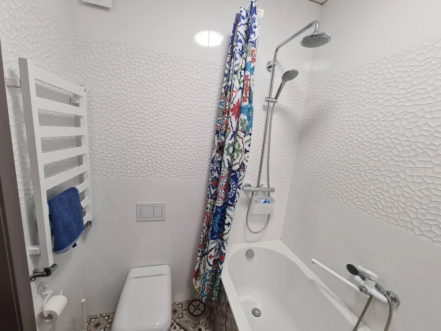 Двухкомнатная квартира на Тихомирова